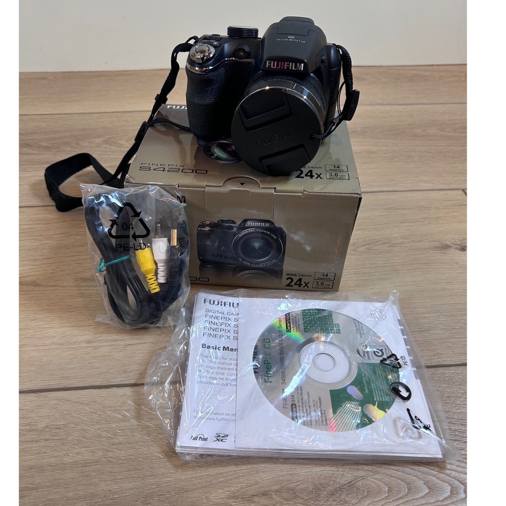 Fujifilm FinePix S4200 Digital Camera 14MP 24x Optical Zoom Black Bundle Boxed